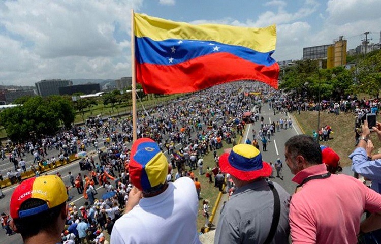 La UE aplaude la decisión de Colombia de acoger al éxodo venezolano