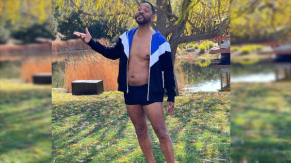 Will Smith takes off his clothes and shows his extra pounds