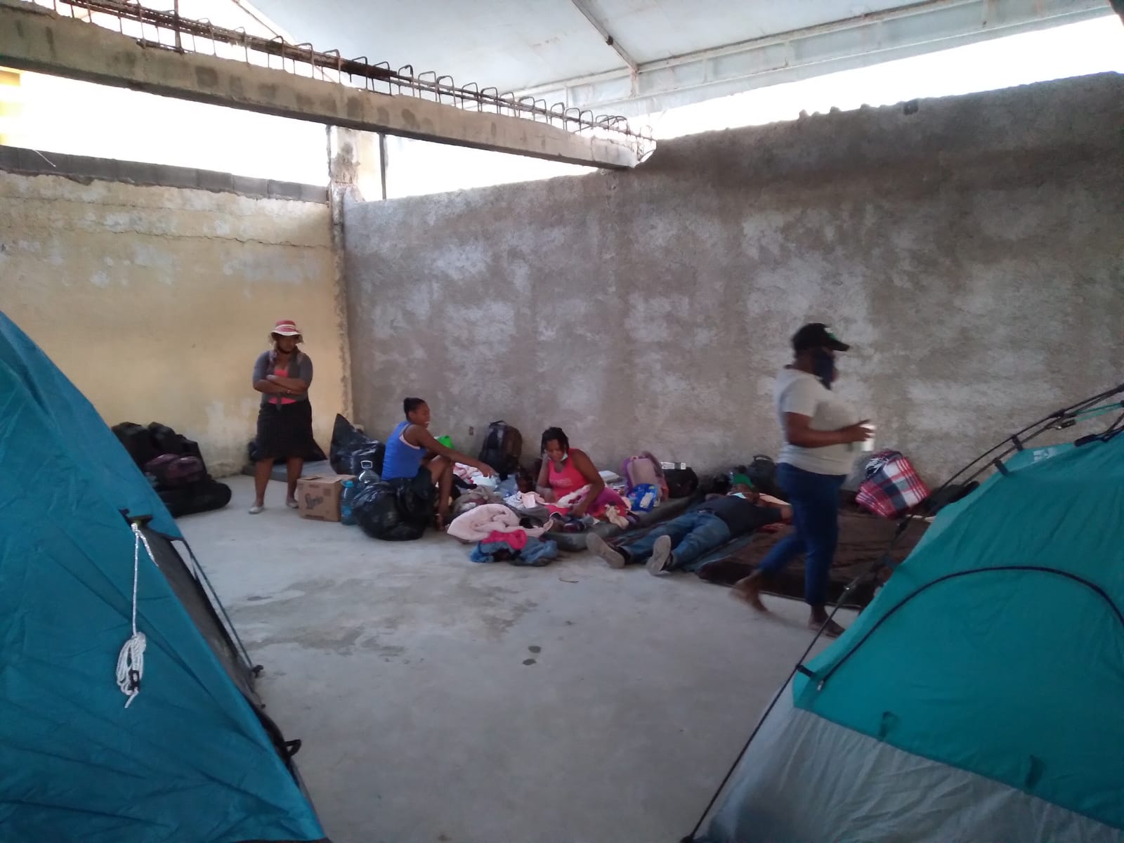 Trasladan a mayoría de haitianos a nuevo refugio en Acuña, Coahuila