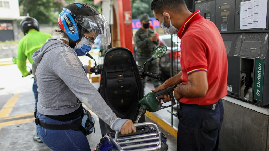 Aumento de la gasolina en Venezuela subvencionada un 1.900 % 