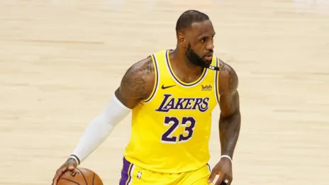 LeBron James es baja de Lakers ante Spurs por molestias en el tobillo derecho