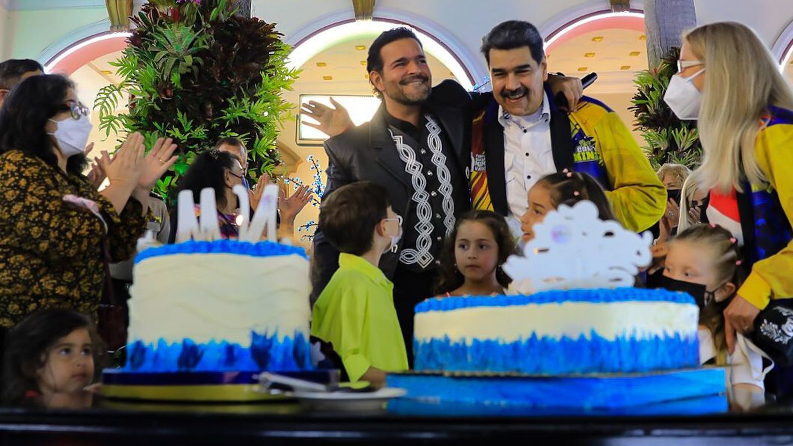 Nicolás Maduro canta las rancheras junto a Pablo Montero en su cumpleaños