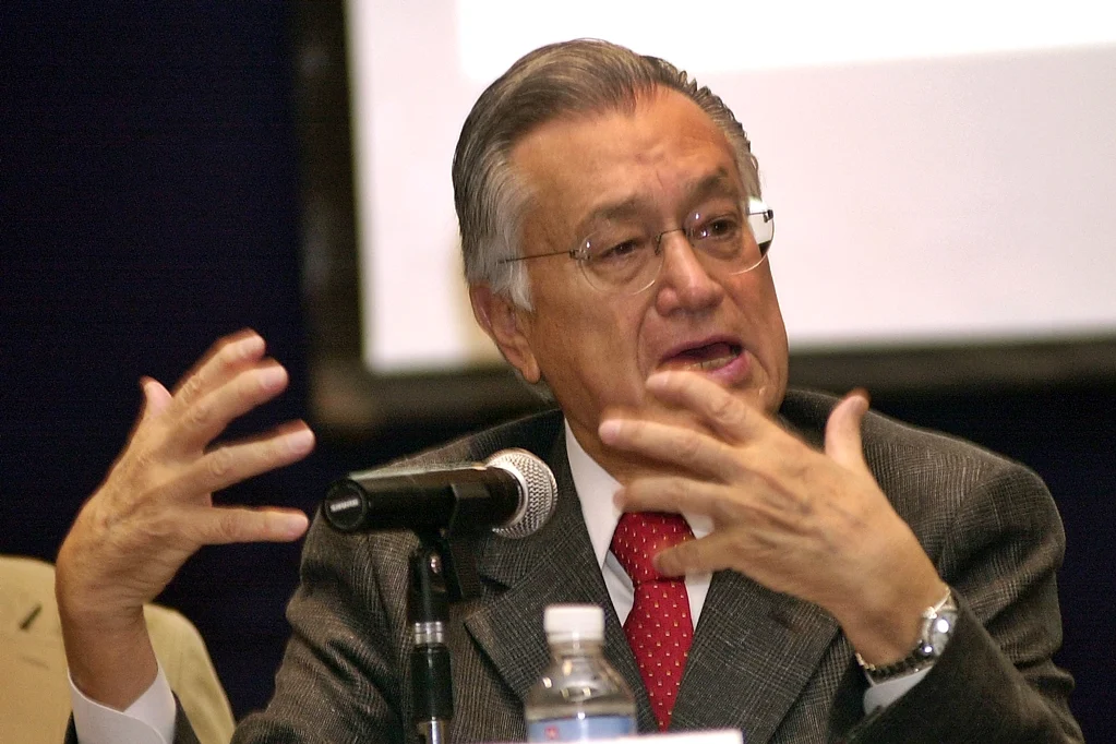 El Asesor de Manuel Bartlett; fue director jurídico de Emilio Lozoya en Pemex