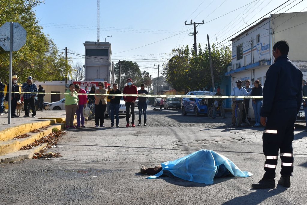Hombre muere bajo los neumáticos de camión cervecero en Monclova