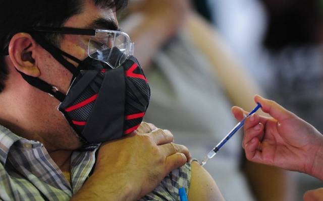 Presidente de México anuncia vacuna de refuerzo a médicos y maestros