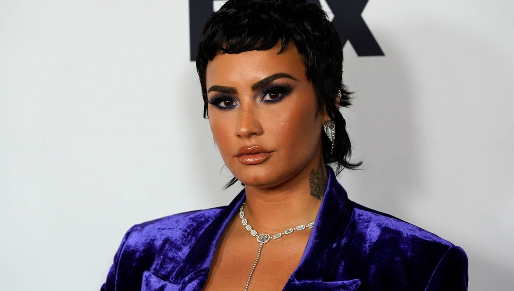 Demi Lovato se rapa la cabeza para despedir el 2021