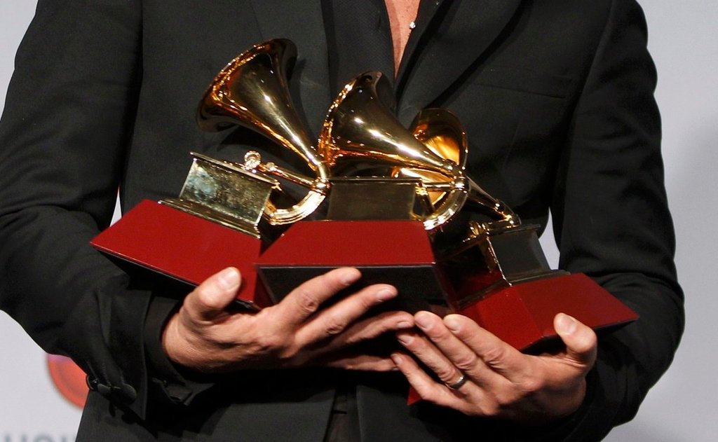 Posponen los Premios Grammy 2022 por la variante ómicron