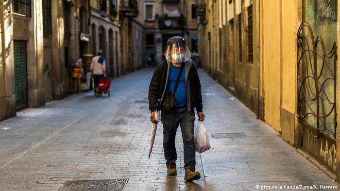 España supera la barrera de los 100,000 contagios por COVID-19 en un día