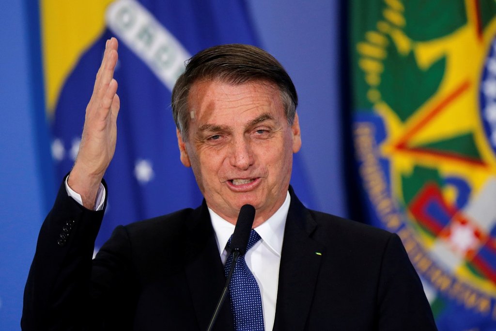 Bolsonaro dice que Argentina ayudaría más si recibiera refugiados venezolanos