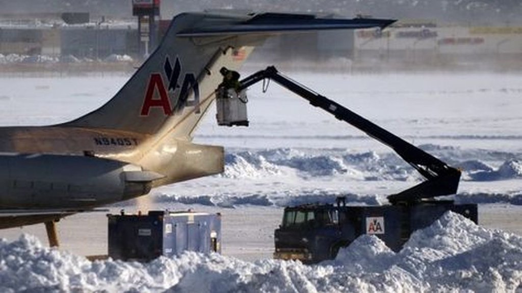 Ahora por la nieve: Más de 2 mil vuelos son cancelados en EU