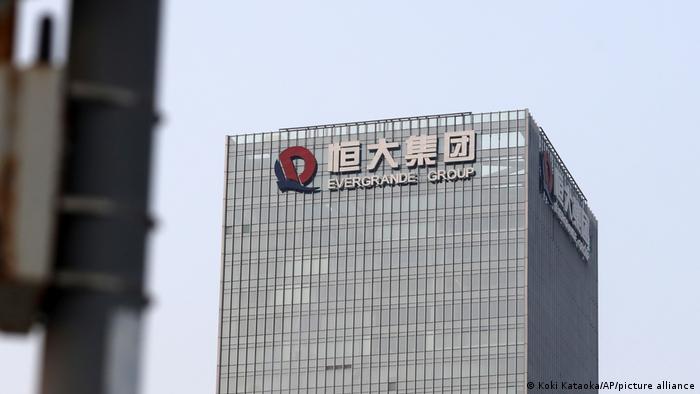 El grupo chino Evergrande suspende su cotización en la Bolsa de Hong Kong