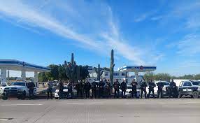 Despojan de sus vehículos a dos familias de 'paisanos' en carretera de Sonora