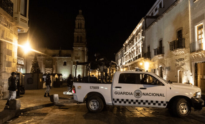 En plaza de ciudad mexicana de Zacatecas fue abandonada una camioneta que contenía 10 cuerpos sin vida