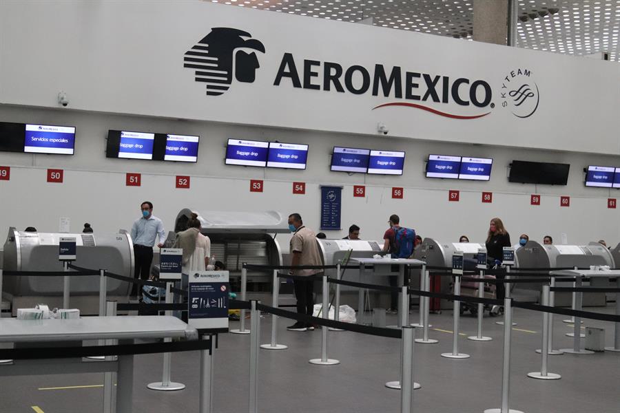Cancelan decenas de vuelos en México por contagios de personal de aerolíneas