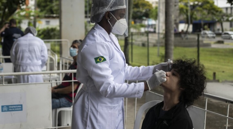 Brasil registra el mayor número de contagios por la COVID-19 desde julio