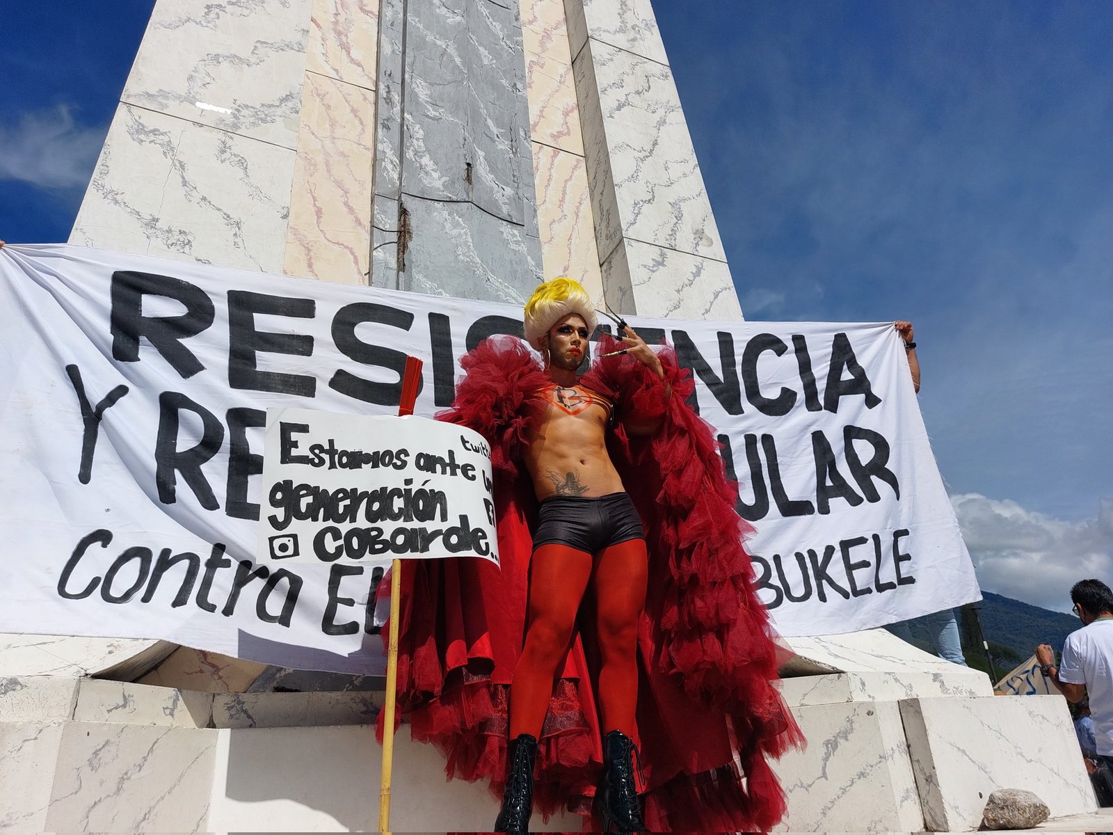 Lady Drag propone prohibir la reelección presidencial en El Salvador