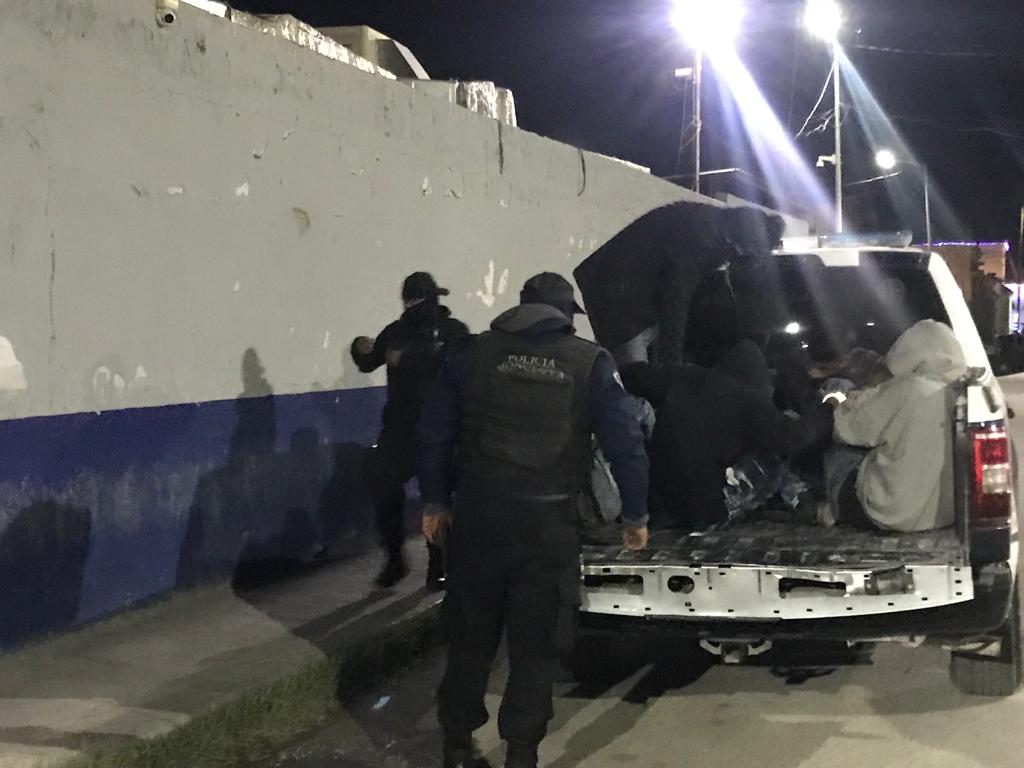 Cinco adolescentes fueron detenidos por andar arriba de las casas en la colonia Del Río de Monclova