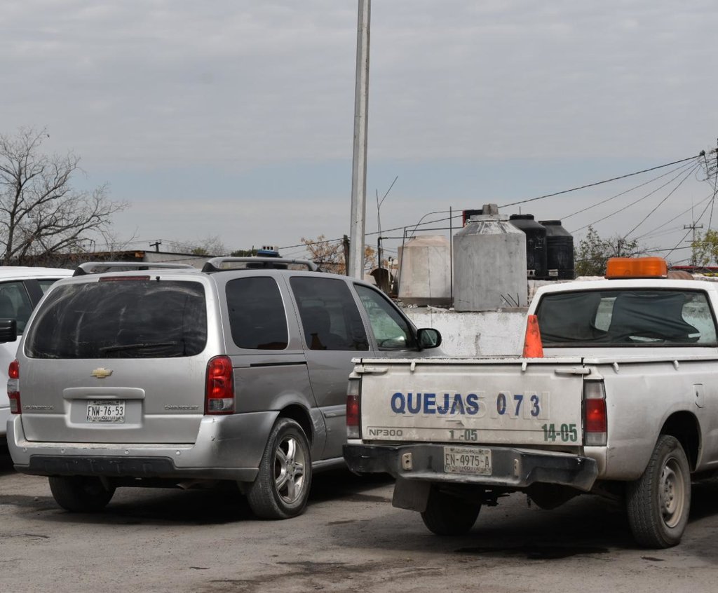 Conductora invade carril y choca con camioneta de SIMAS en Monclova