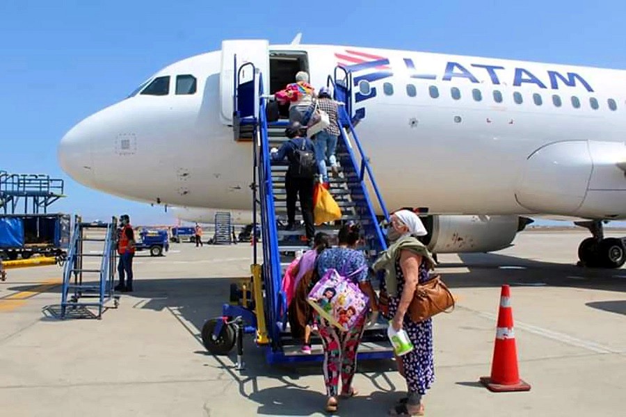 Ómicron paraliza la recuperación del transporte aéreo de pasajeros