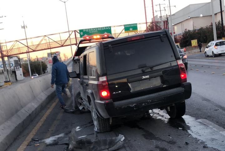Explosión de neumático provoca accidente en el bulevar Pape de Monclova