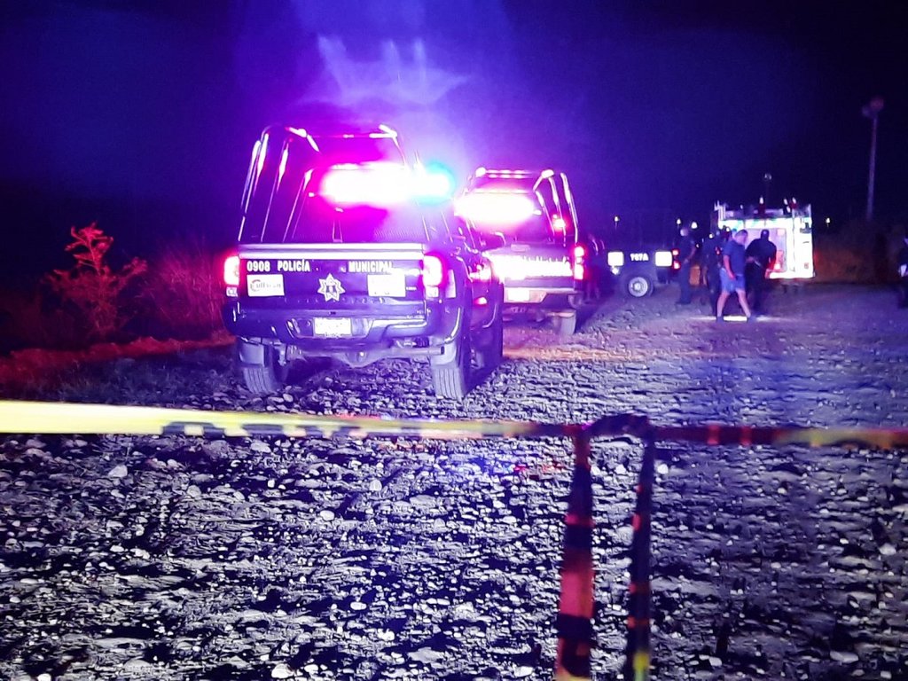 Muere pareja al caer con su auto a canal en Culiacán