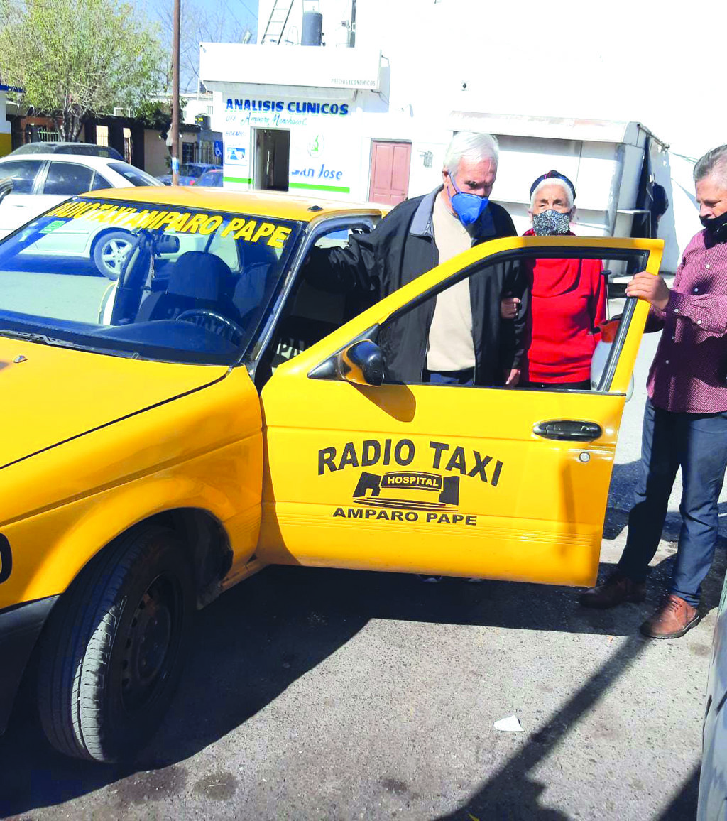 Taxis reciben sanitización para ofrecer un servicio más seguro