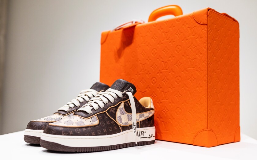 Exclusivas zapatillas de Nike diseñadas por Abloh de Vuitton serán subastadas