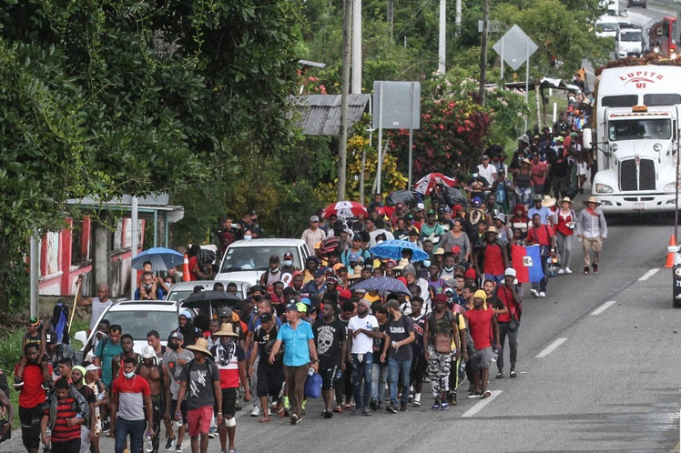 Migración disuelve a caravana migrante que salió de Tapachula