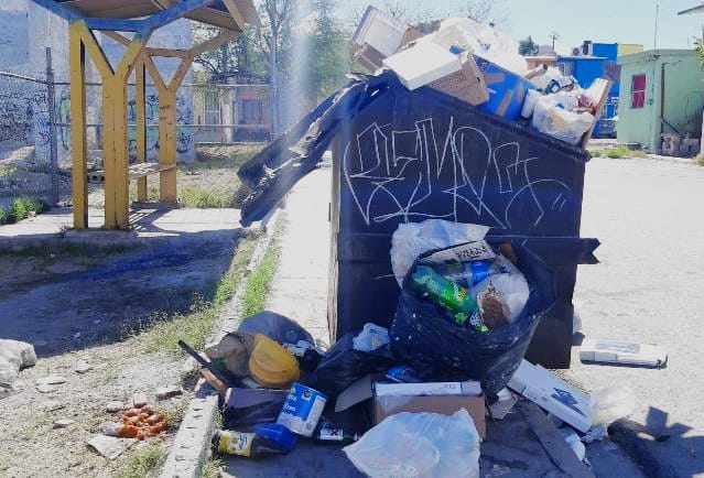 Contenedores de basura no se dan abasto con los desechos de la ciudadanía