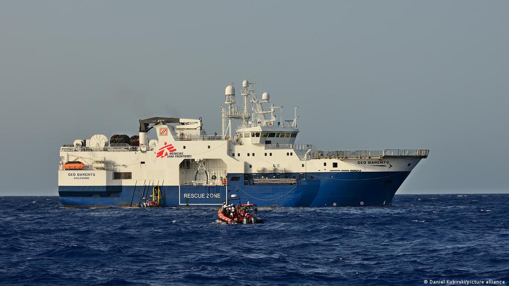 El barco de MSF rescata a 101 migrantes en el Mediterráeno