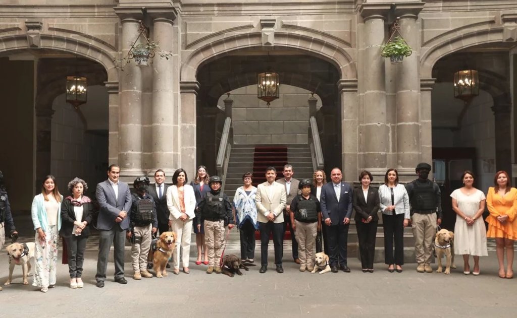Jubilan con honores a 16 agentes caninos de la ciudad de Puebla