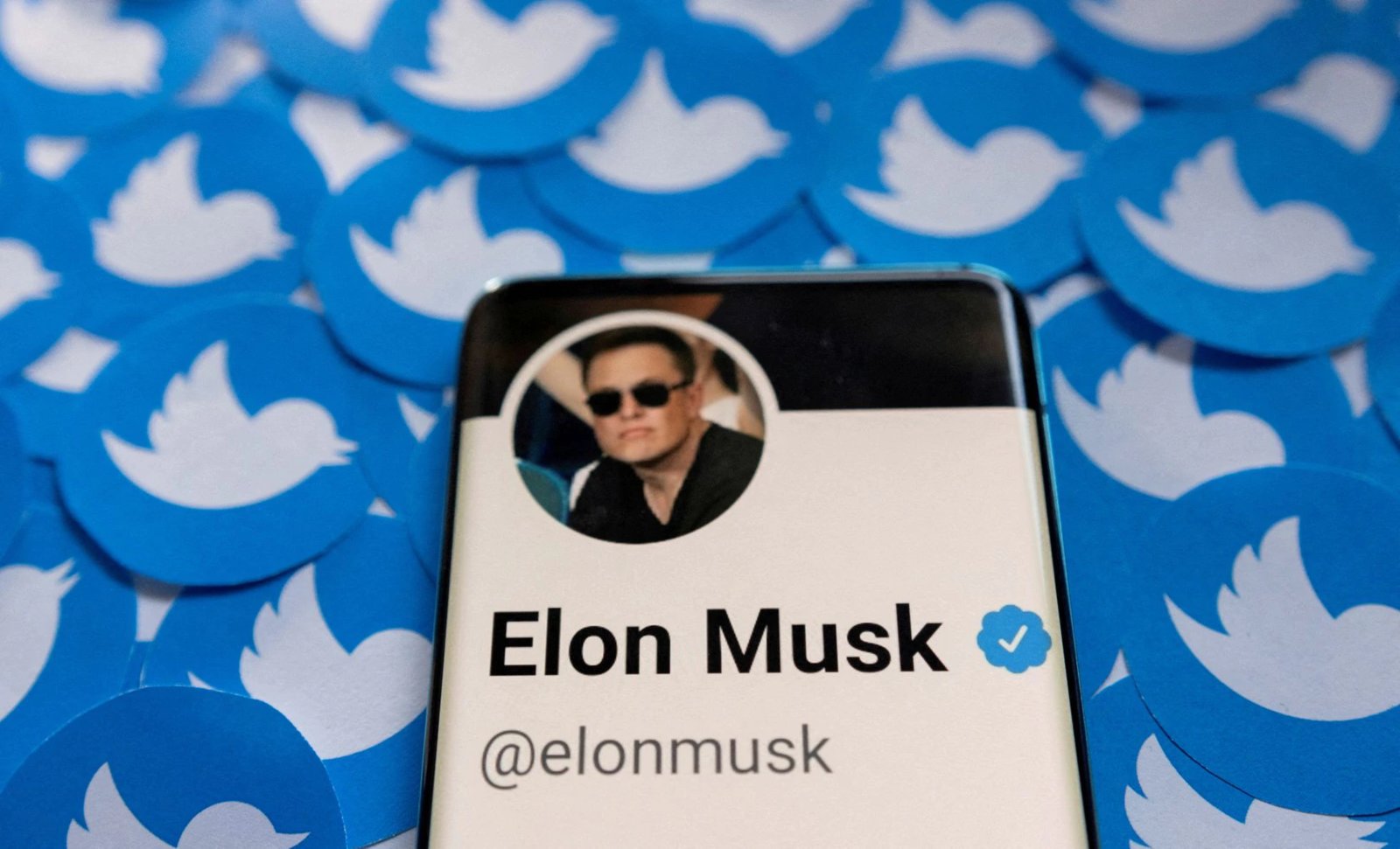 Elon Musk pausa compra de Twitter, indagará sobre perfiles falsos