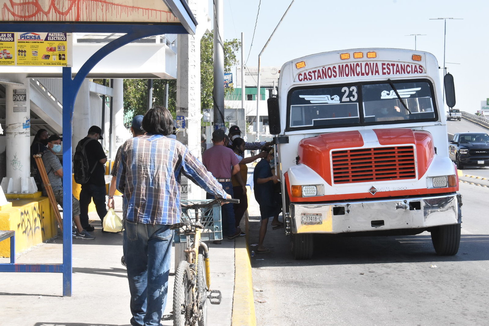 Transportistas de Monclova buscan subir tarifa a 14 pesos