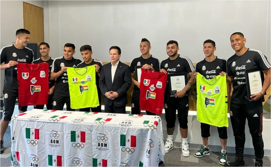 Futbolistas mexicanos son reconocidos por su participación en Tokio