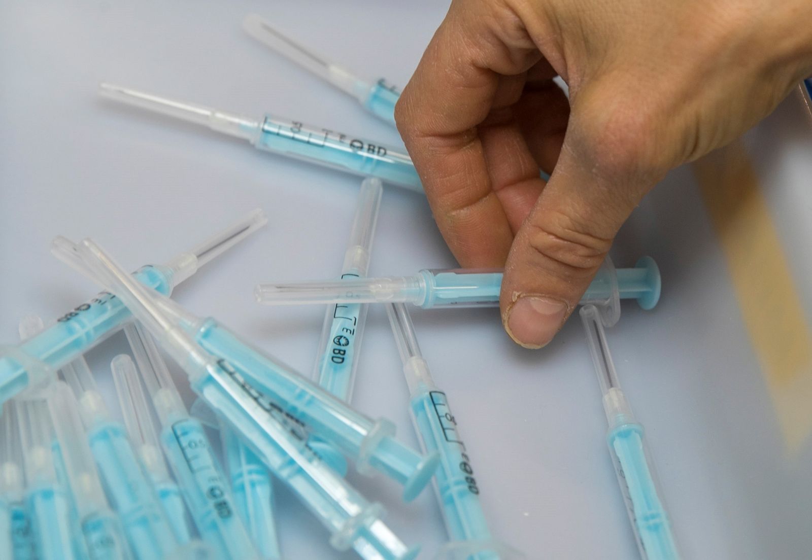 Jeringas para vacunar a más de 400 millones de personas en Reino Unido