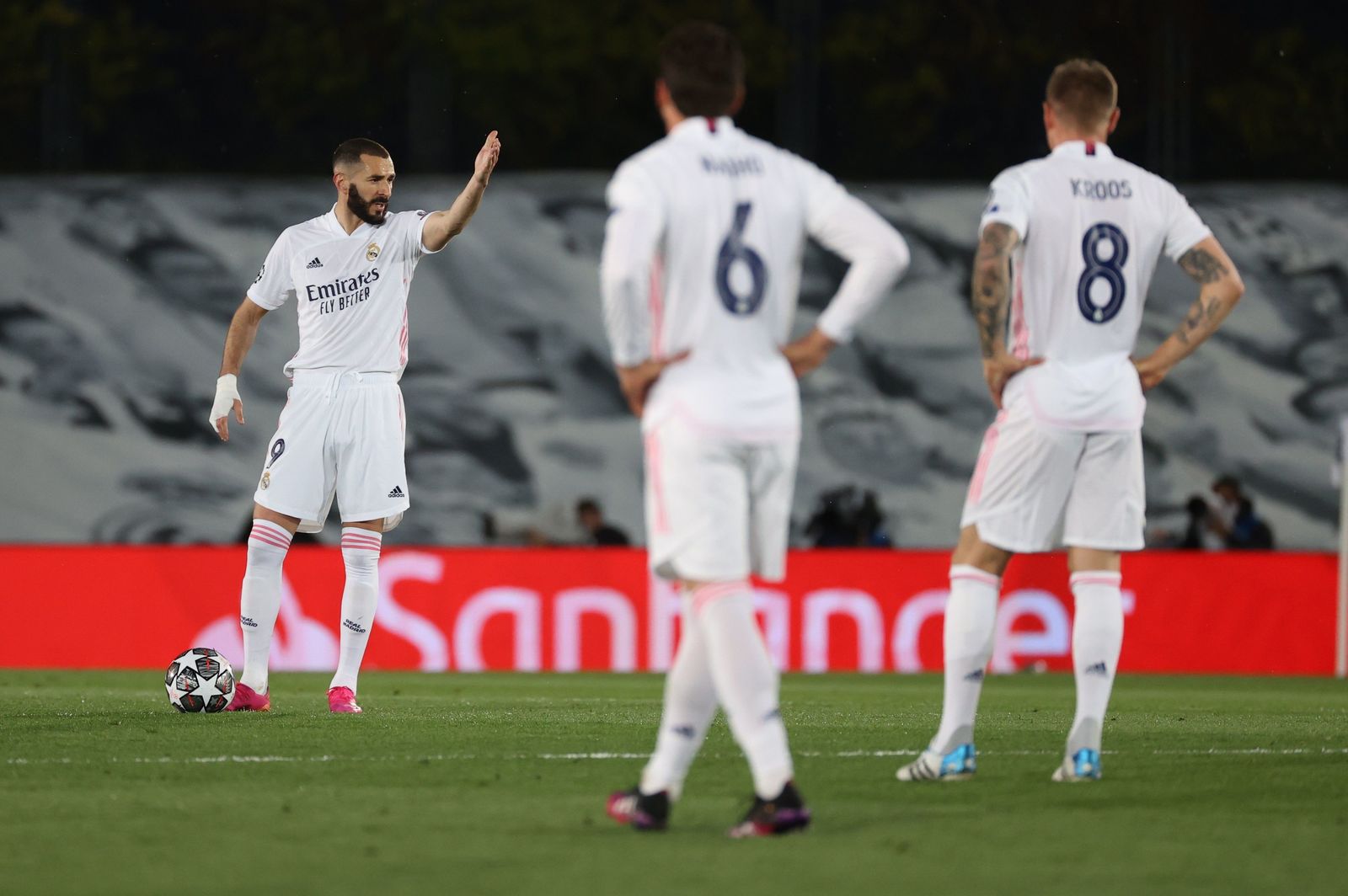 Real Madrid y Chelsea empatan en semifinal de ida en Champions League