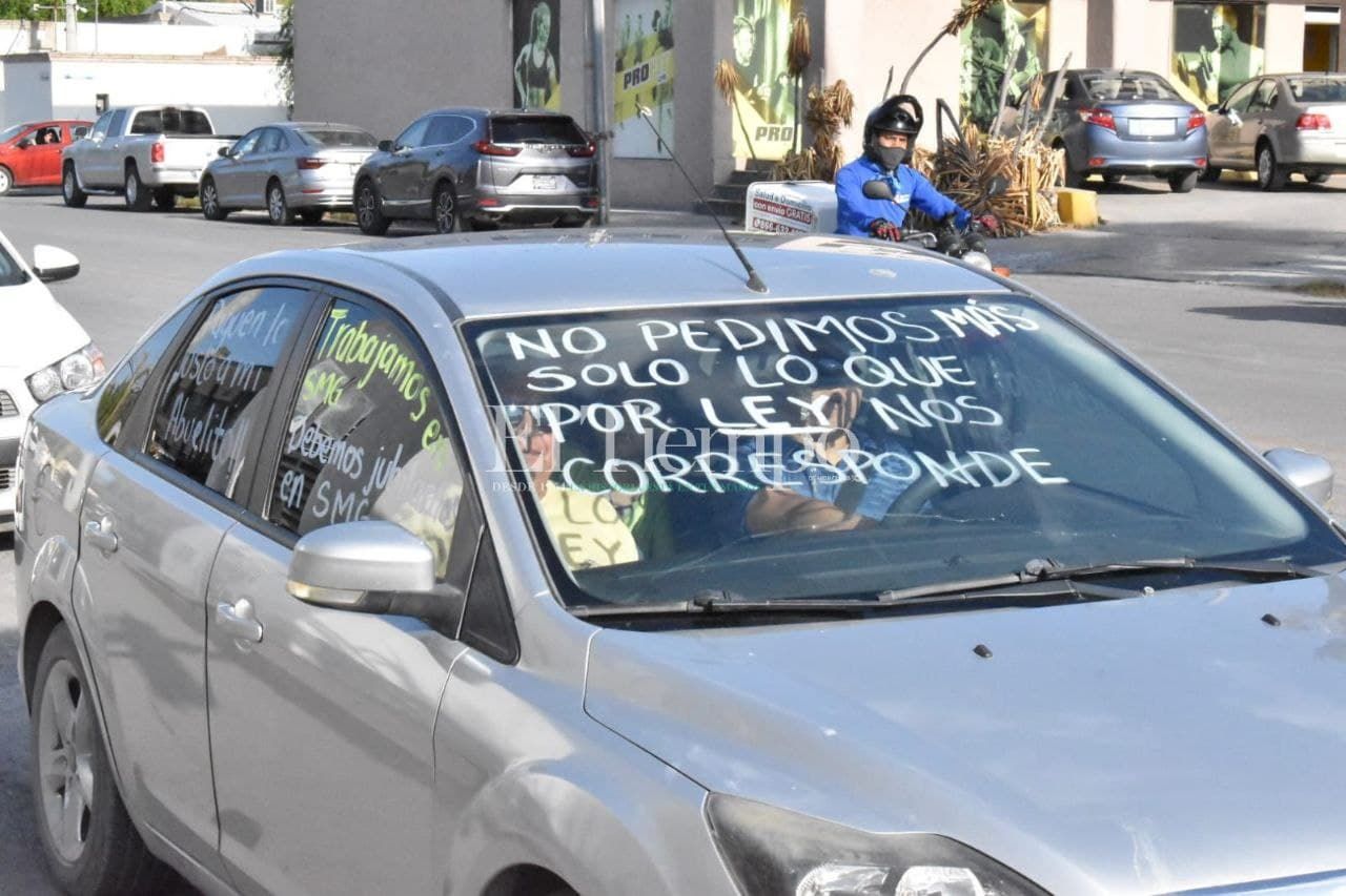 Profesores jubilados y pensionados protestan nuevamente en Monclova por pagos en UMA