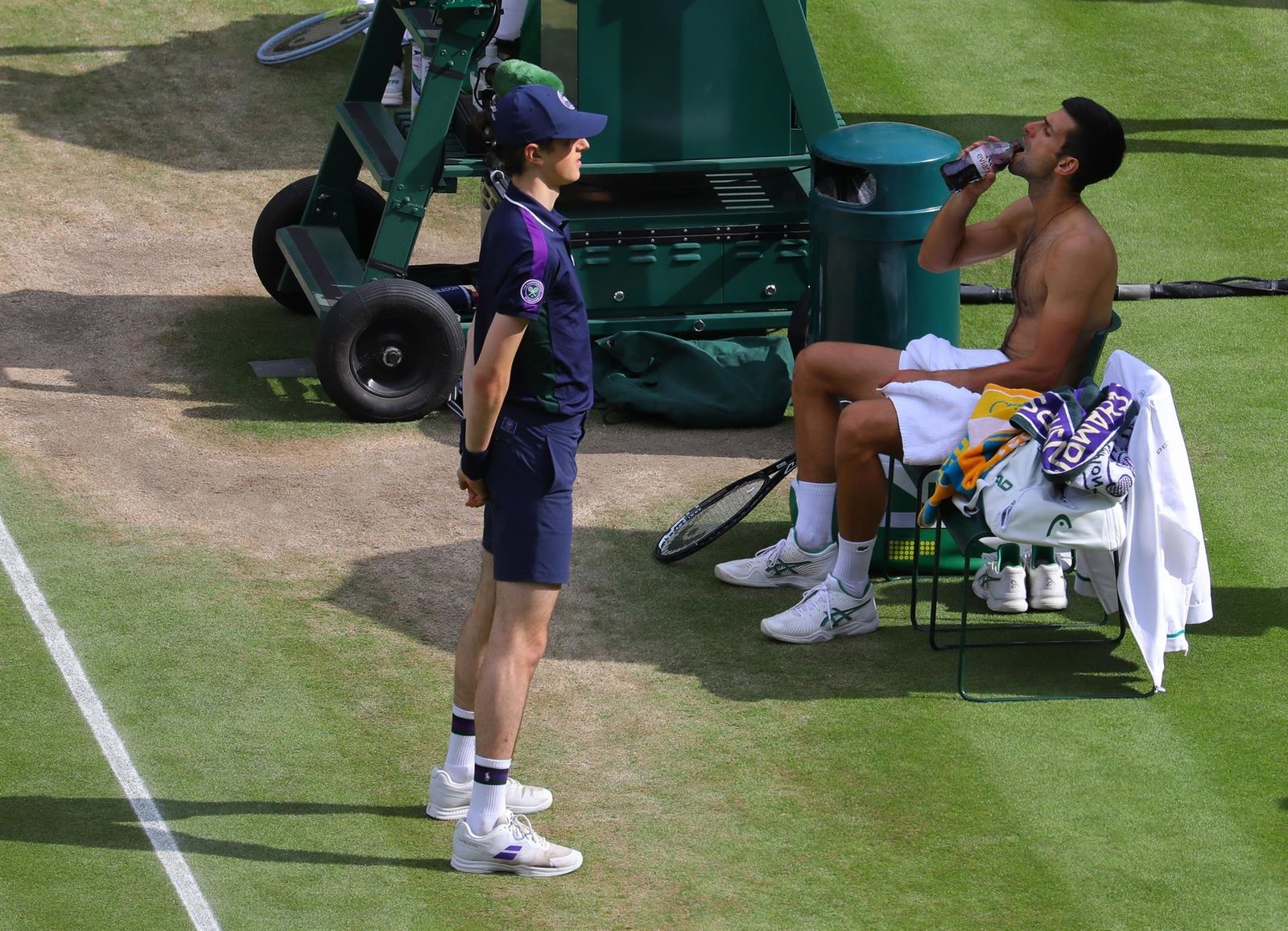 Djokovic gana en su Wimbledon
