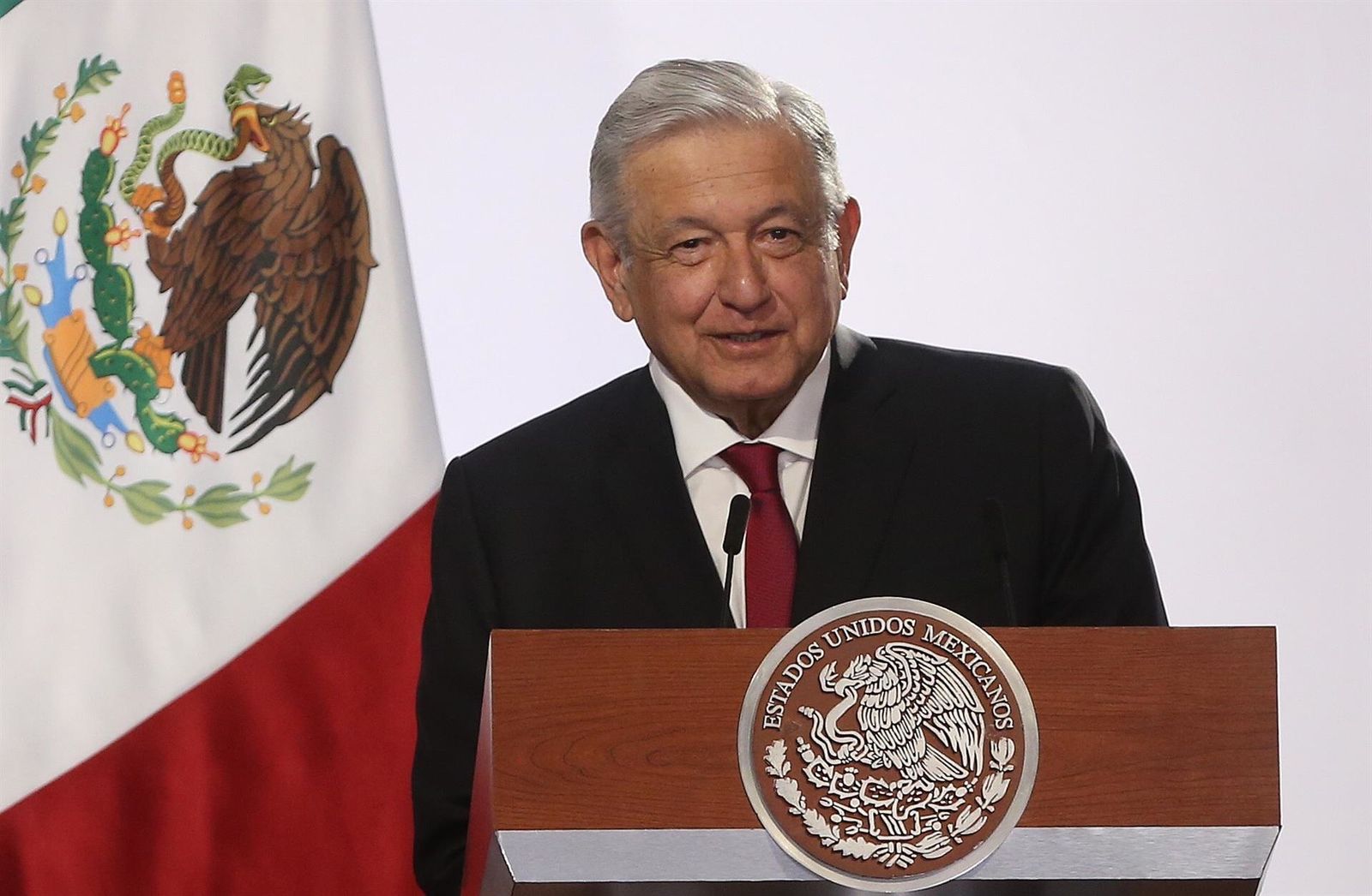 López Obrador presume en informe sus 'récords históricos' en economía