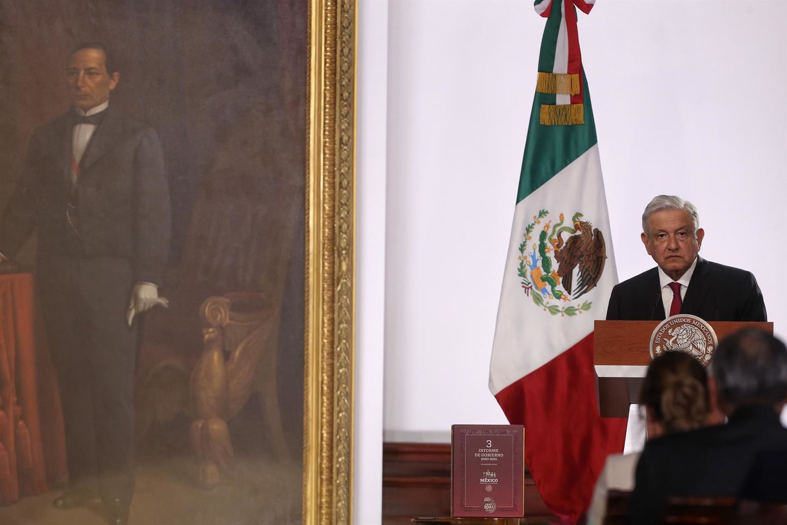 López Obrador presume en informe sus 'récords históricos' en economía