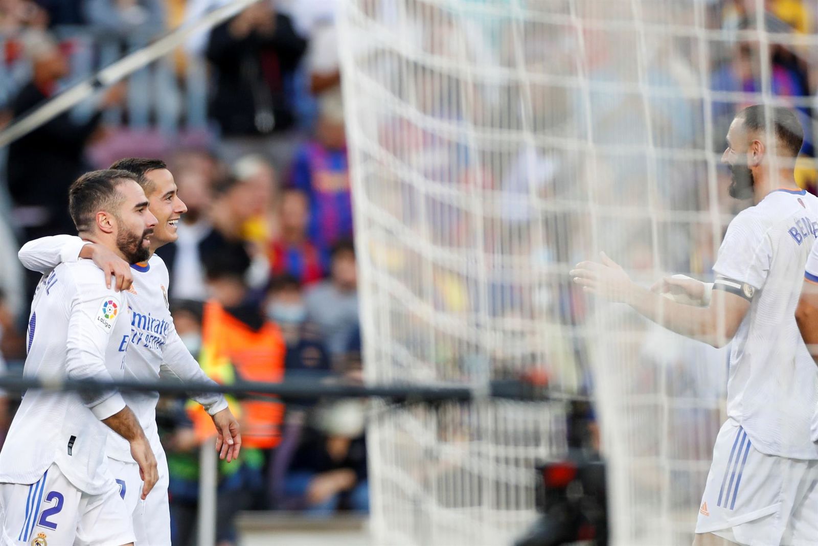 El Real Madrid se lleva el Clásico Español en el Camp Nou con goles de Alaba y Lucas Vázquez