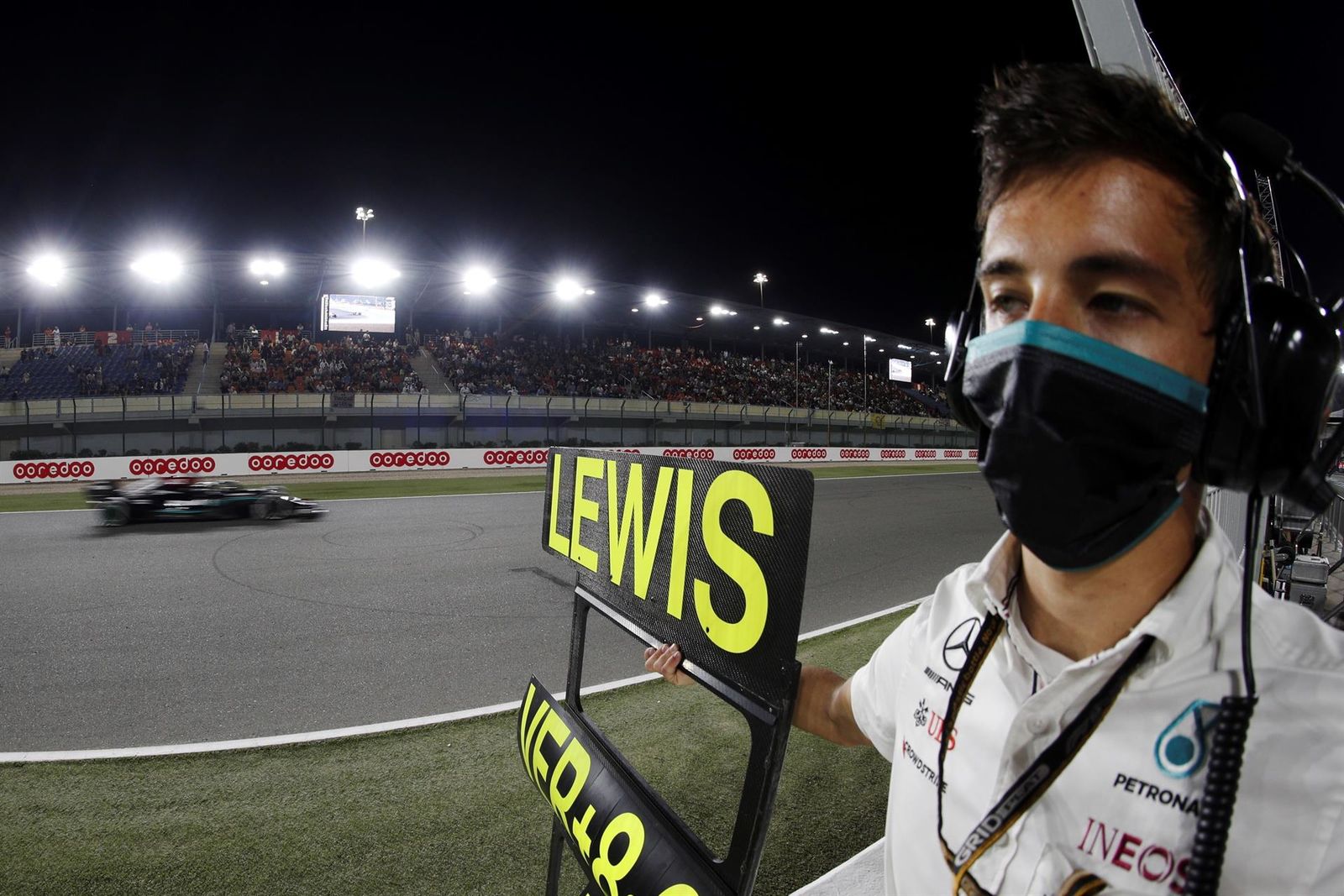 Hamilton gana en Qatar por delante de Verstappen; 'Checo' Pérez queda en cuarto lugar
