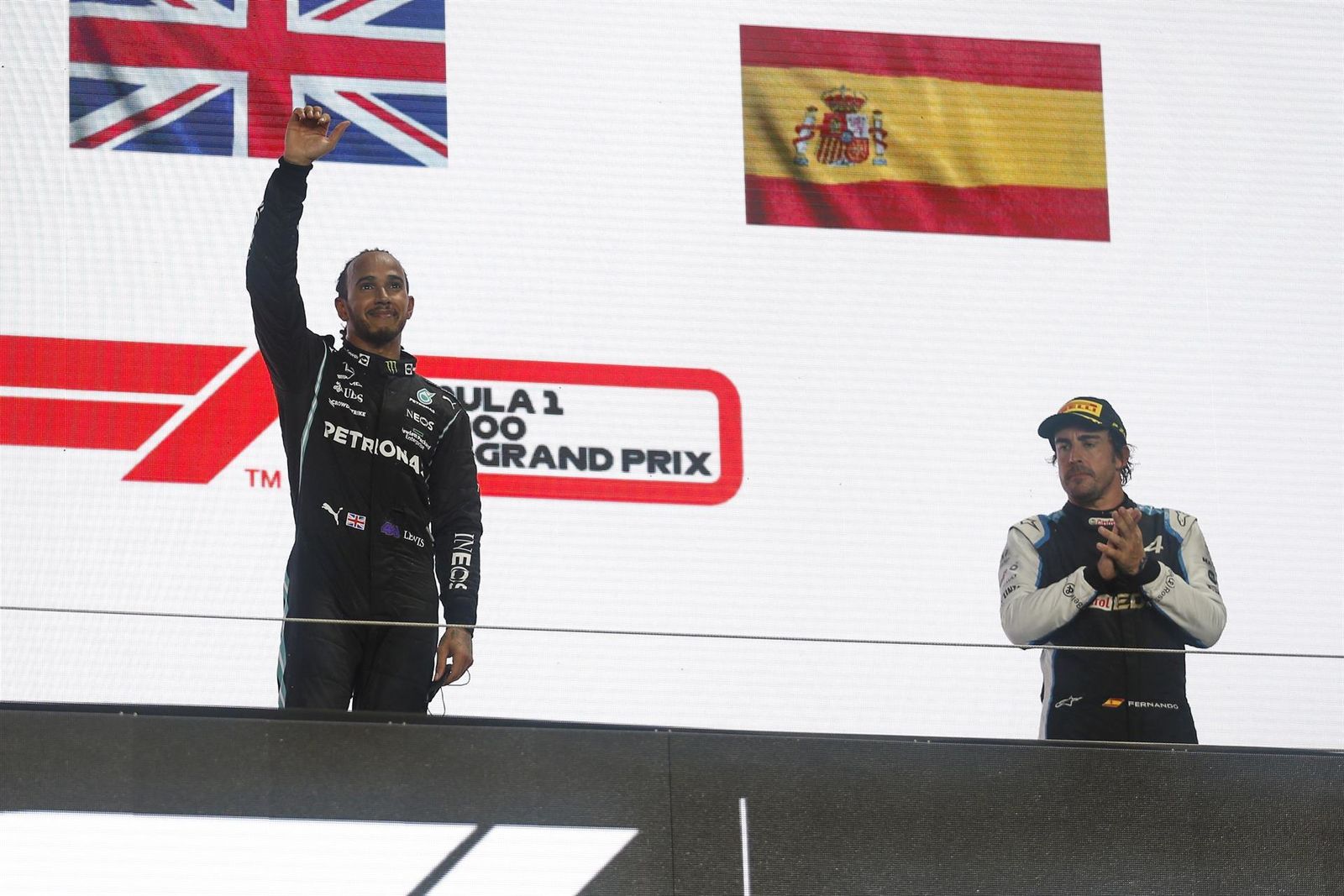 Hamilton gana en Qatar por delante de Verstappen; 'Checo' Pérez queda en cuarto lugar