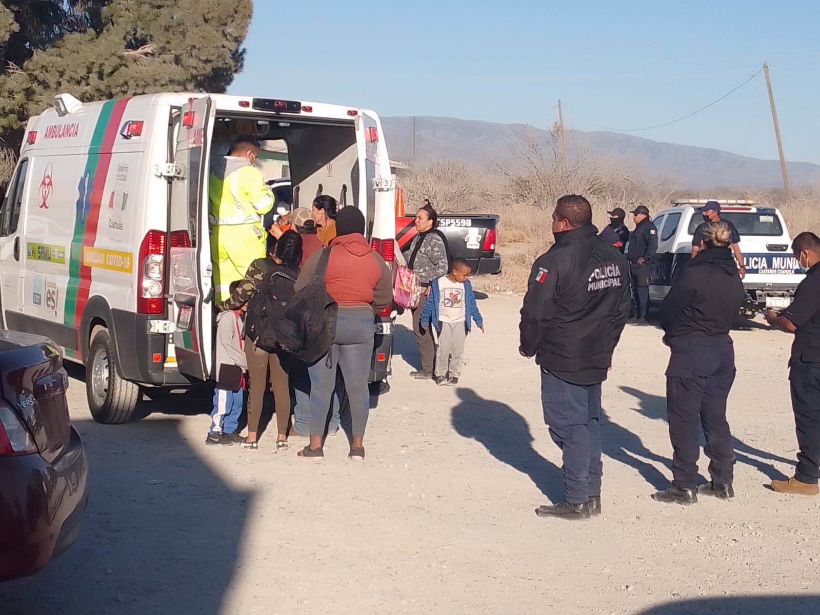 Otros 82 migrantes son abandonados en tráiler ahora en Castaños