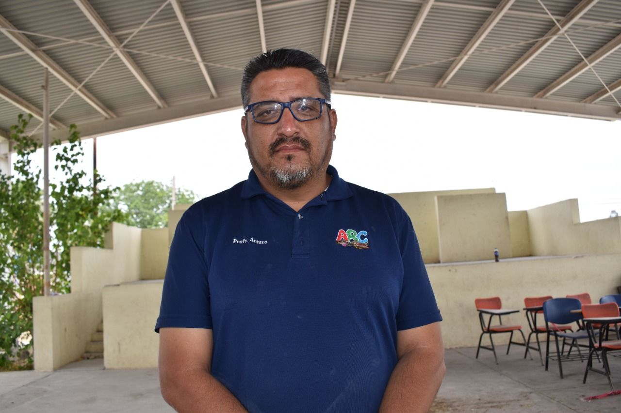La primaria Ramiro Cárdenas es restaurada por padres de familia