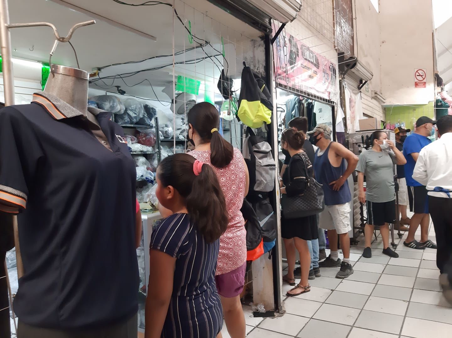 Comercios de Monclova abarrotados por compras de último momento ante el regreso a clases