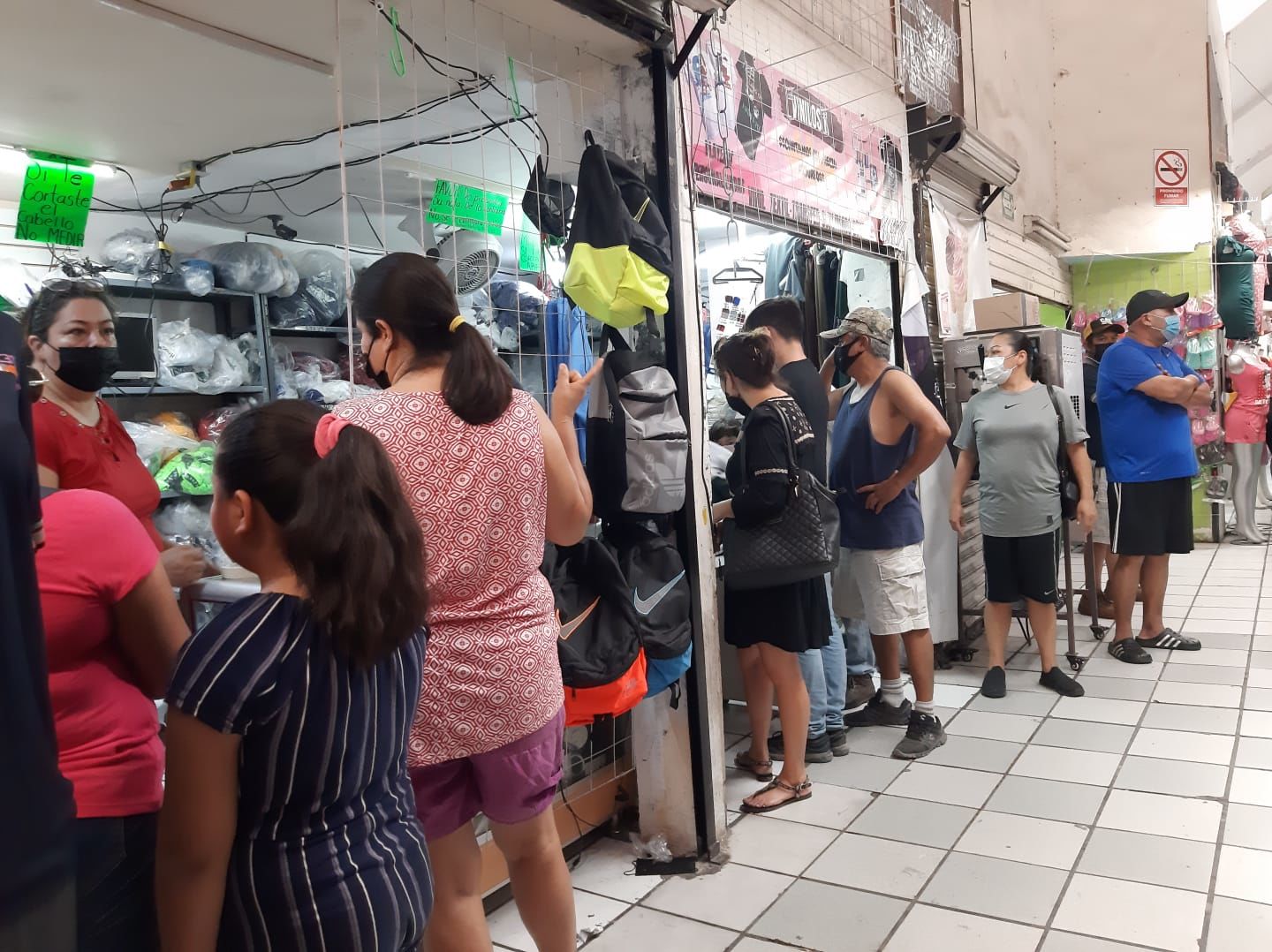 Comercios de Monclova abarrotados por compras de último momento ante el regreso a clases