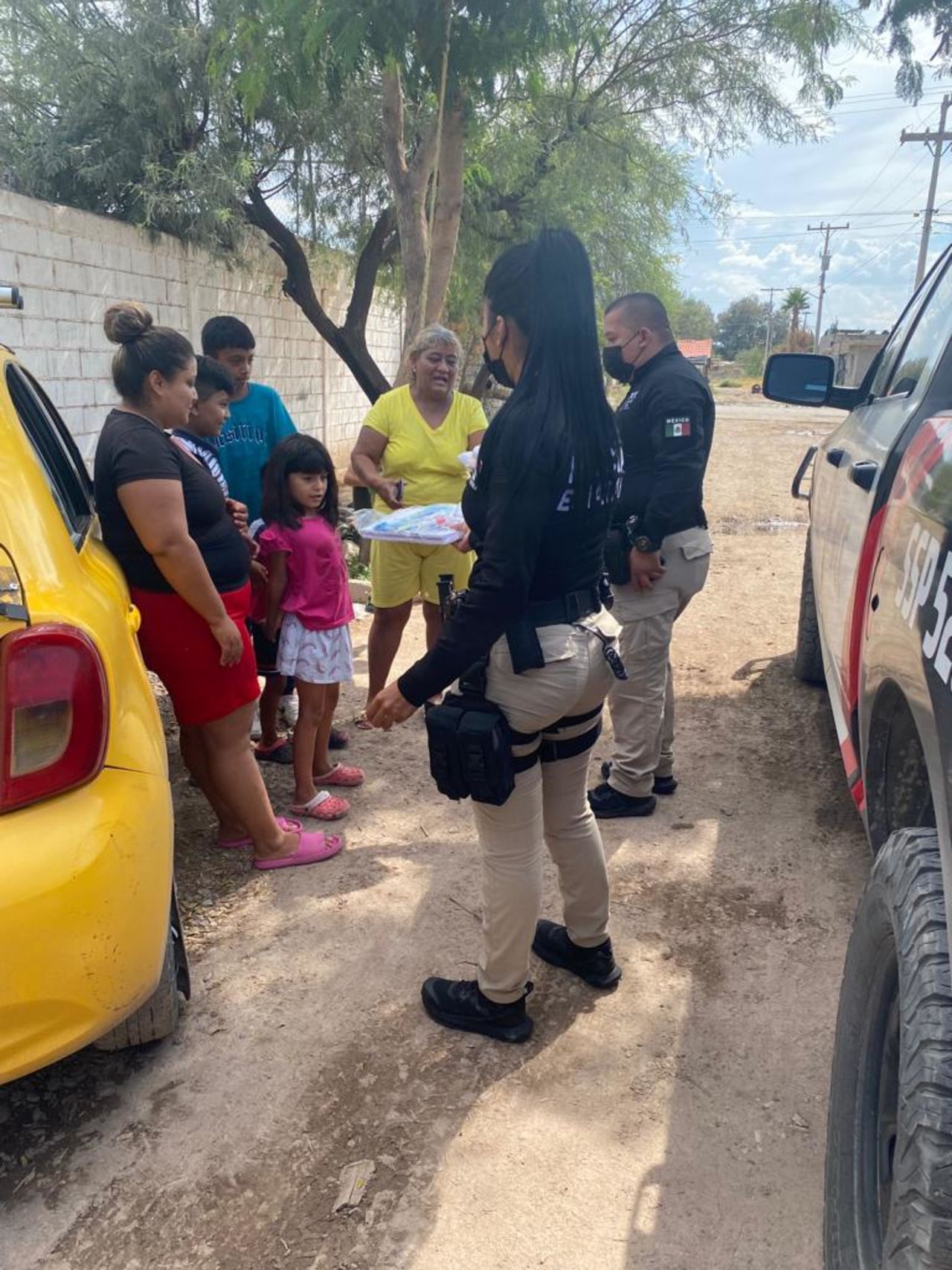Policía Civil Coahuila apoya a niños con útiles escolares