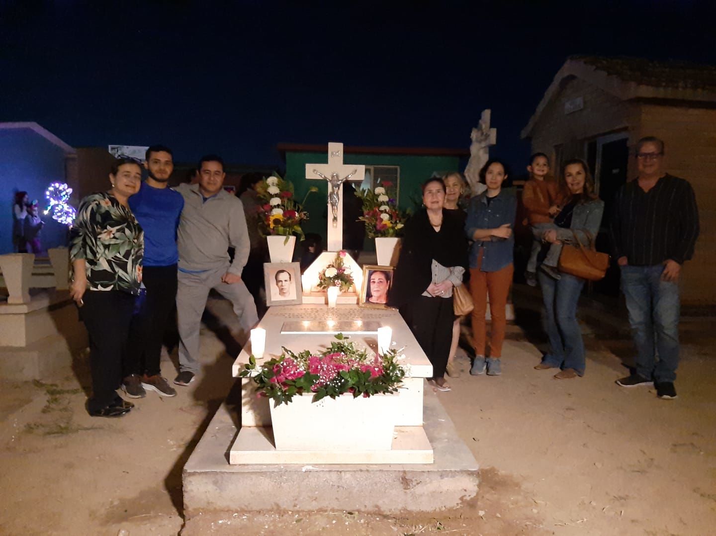 'Alumbrada 2022' tuvo un gran éxito con cientos de visitantes en el panteón Guadalupe de Monclova 