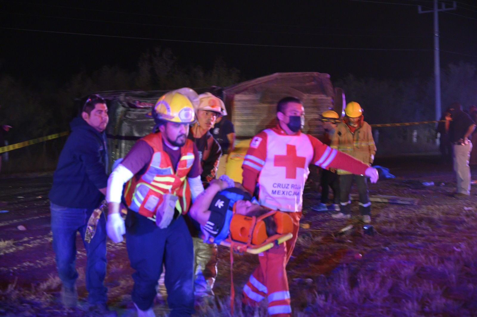 Tres migrantes muertas y cerca de 20 heridos fue el saldo de una volcadura